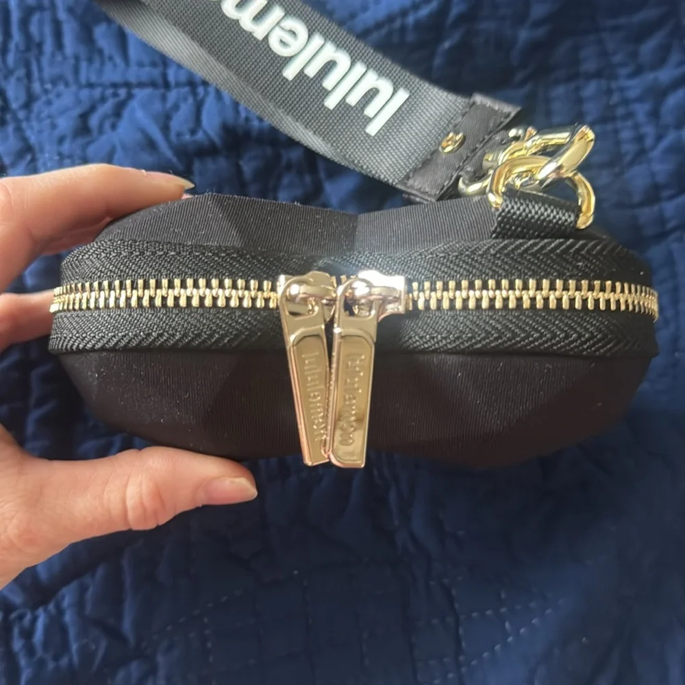 Lululemon Heart Wristlet - Picture 5 of 7